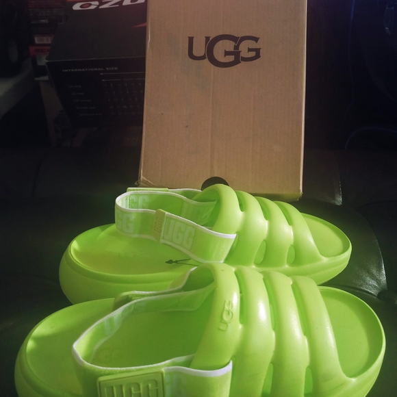 UGG Kids Green Sandals - Picture 1 of 9